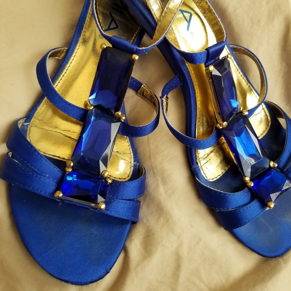 Mia sandals